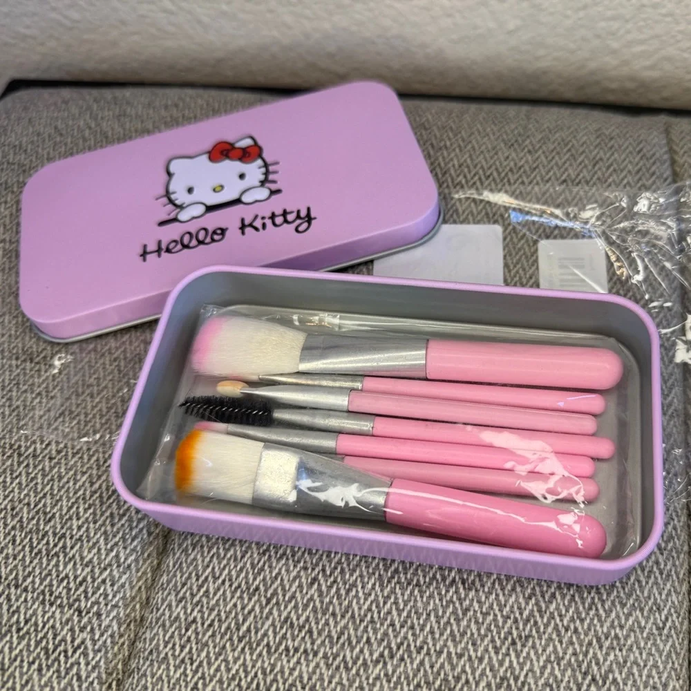 Hello Kitty Makeup Brush Set In Tin Case + Hello Kitty Key Chain and Pen Bundle - Picture 8 of 13
